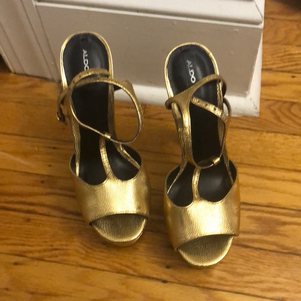 Gold platform aldo 6” heel